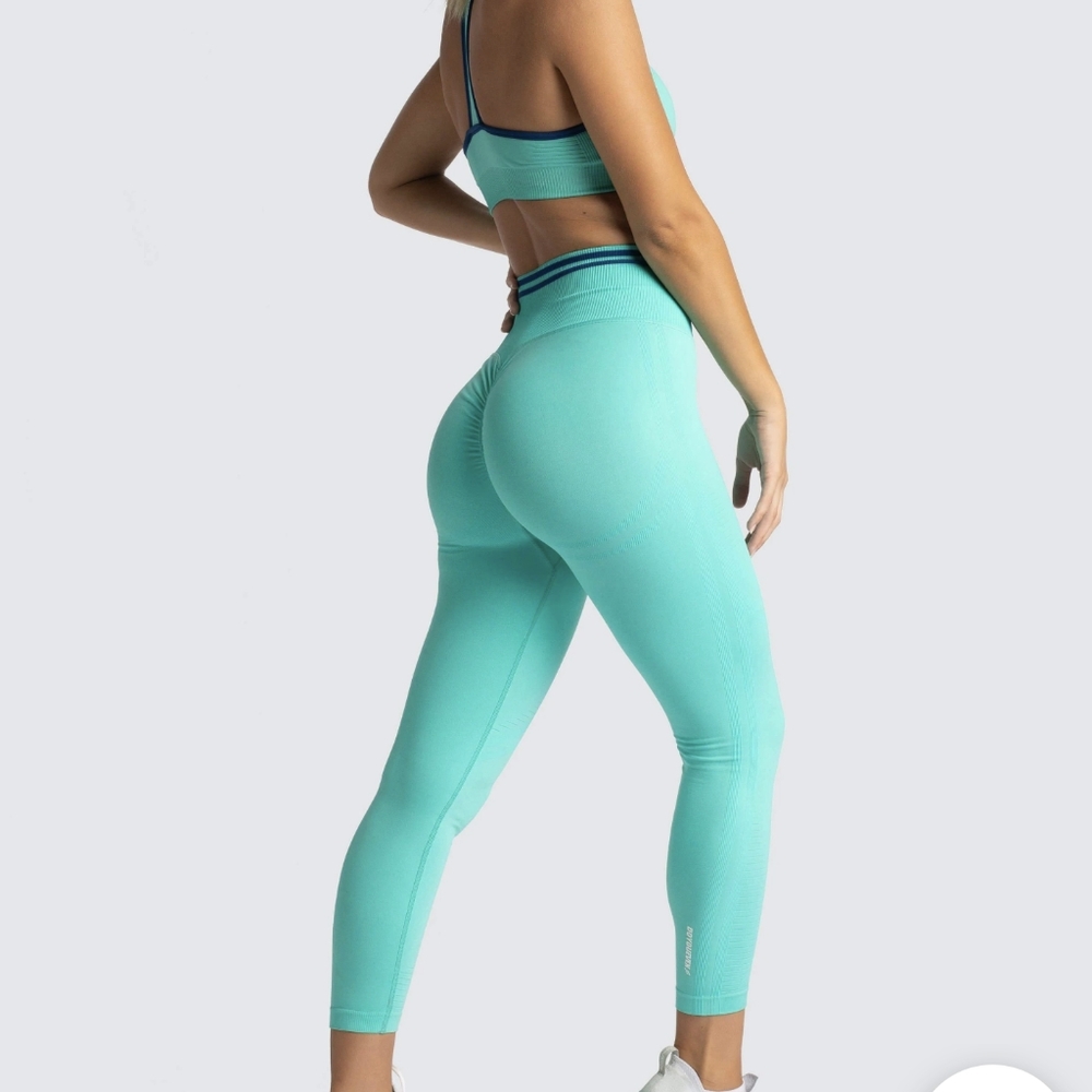 NWT Women's Scrunch Yoga Pants